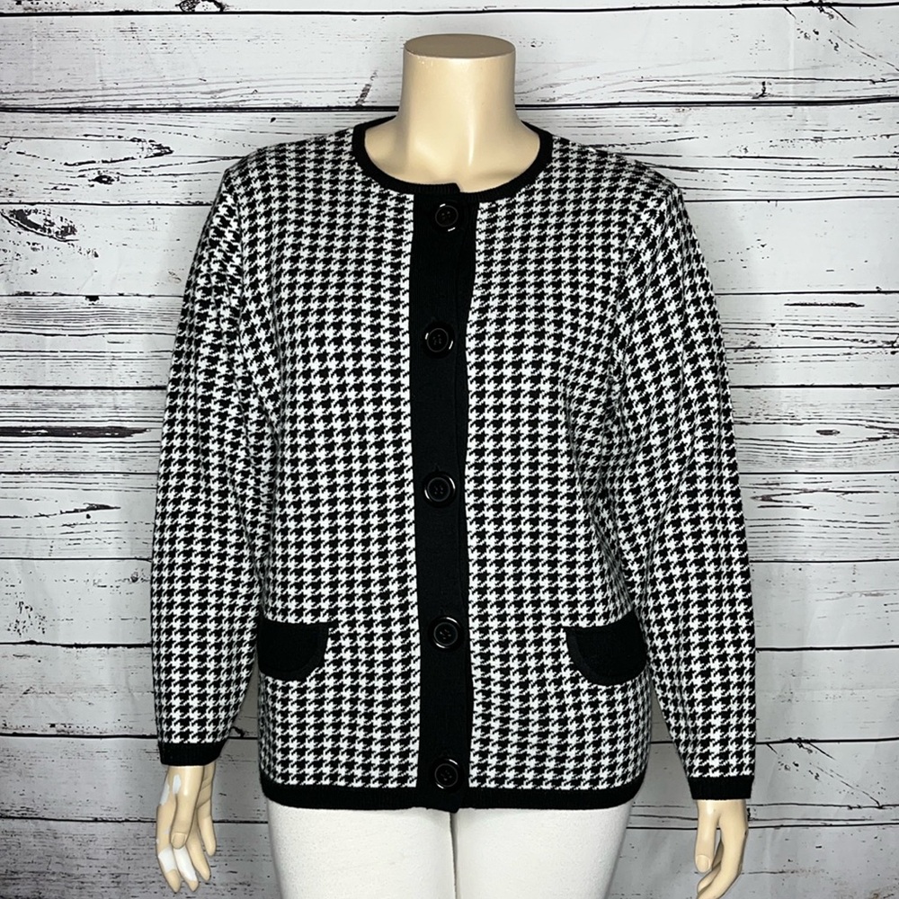 Dressbarn Woman 18/20 Black & White Houndstooth Button Down Sweater Cardigan